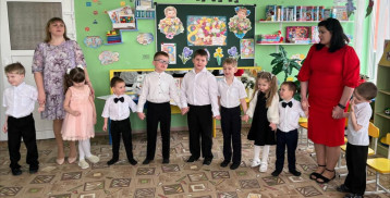 Группа «Солнышко» поздравила своих мам с 8 Марта Группа «Солнышко» поздравила своих мам с 8 Марта.
